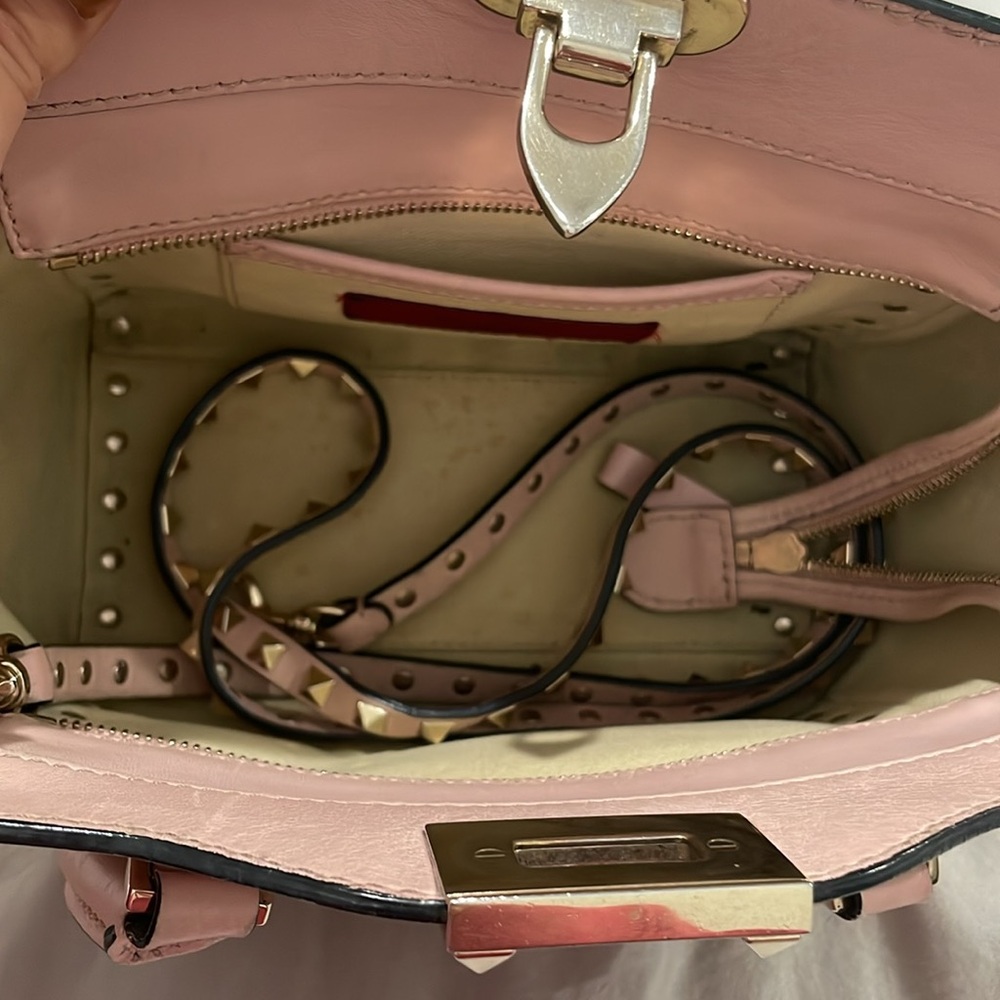 Valentino hand bag in dusty pink - missing a stud - Picture 4 of 12